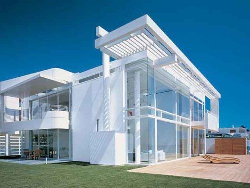 glass-windows-walls-doors-eli-broad Luxury modern home exterior featuring large glass windows and sliding glass doors crafted by Westoaks Glass & Mirror.